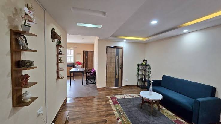 Floor in Thapagaon - Image 1